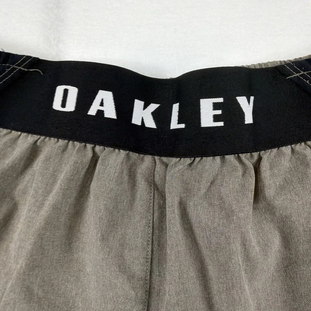 Oakley gray black